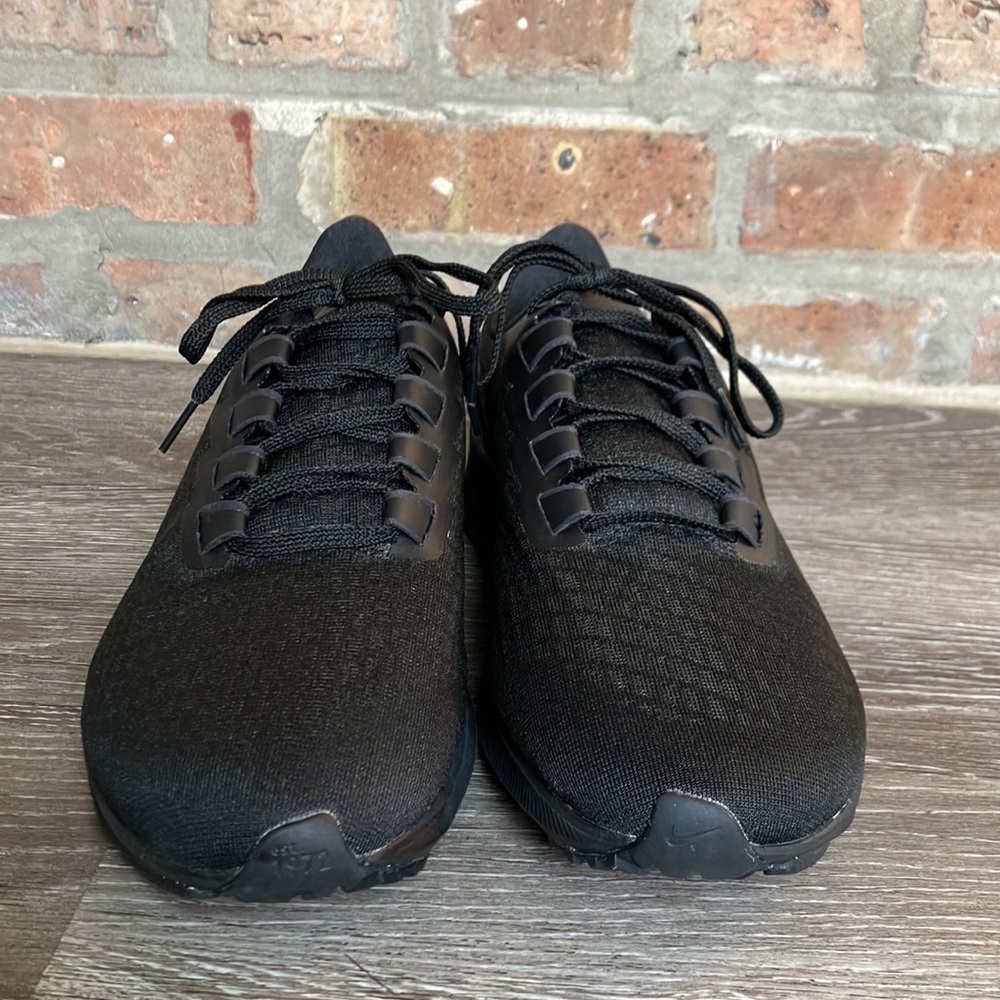 Nike - Picture 3 of 17